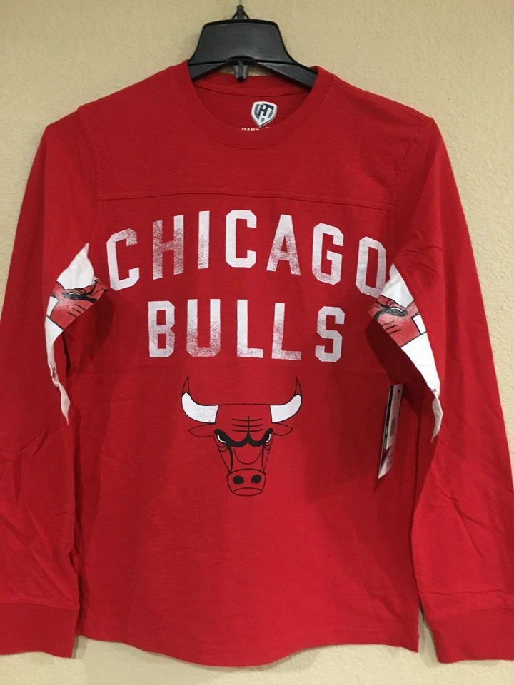 Chicago BULLS Men's Long Sleeves T-Shirt - Hands High T-Shirt by G-III - Image 4 of 4