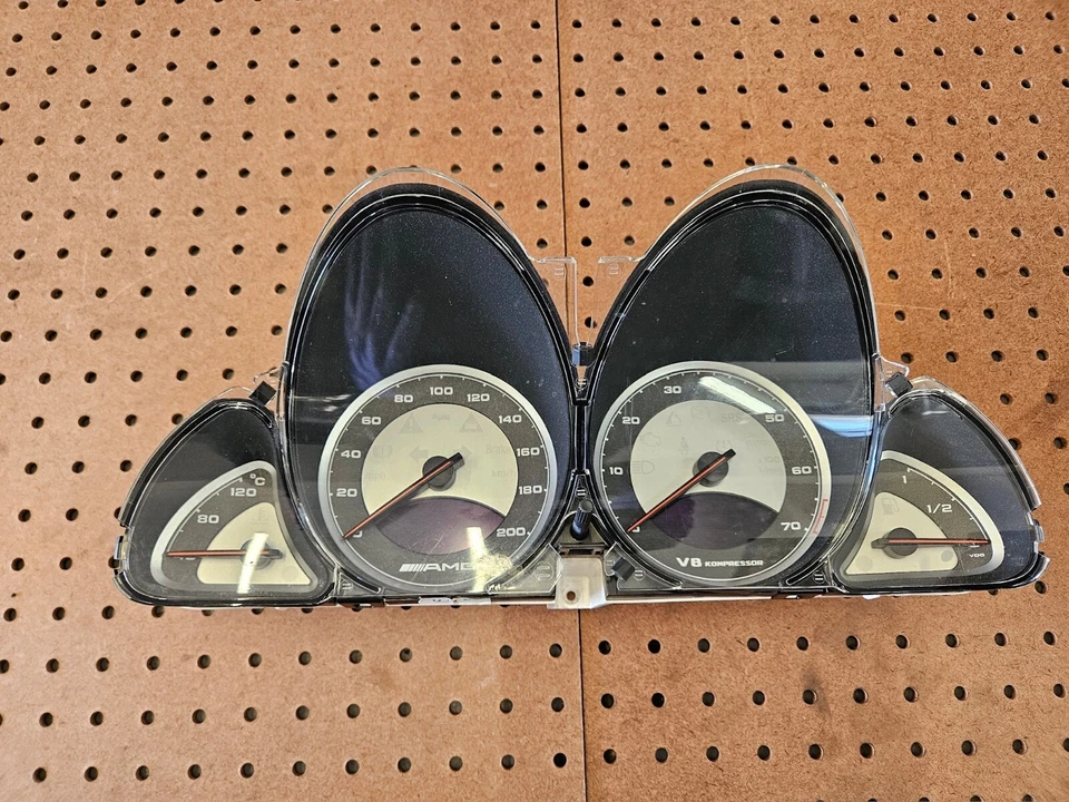 Cuadro de instrumentos velocímetro Mercedes R230 SL55 AMG OEM 125k Foto 3 de 4