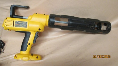 Dewalt 18v cordless heavy duty adhesive caulking gun dc546 tool only - Picture 4 of 9