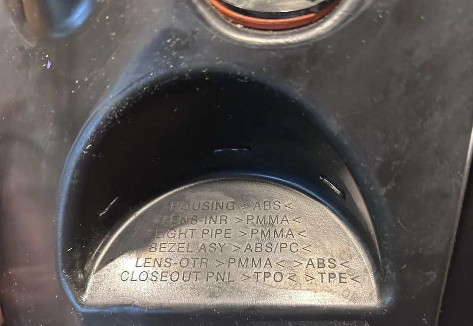 Luz trasera Lincoln MKS 2013-2016 (lado derecho/pasajero) Foto 4 de 4