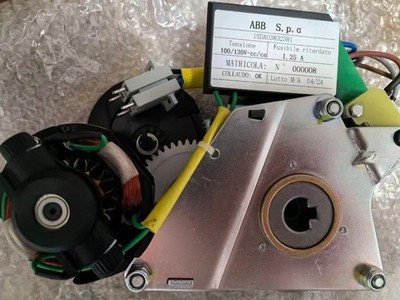 1SDA038324R1 Brand new ABB ACB Accessory Geared Motor Device 220/250V E1/6-T8