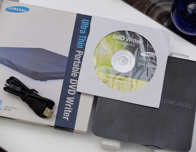 Samsung SE-218 Ultra Slim Portable DVD Writer externes Laufwerk neu mit Zubehör