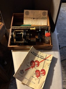 ABU Ambassadeur De Luxe Vintage 1961 serial #807 Reel w/ Wooden Case, Tools etc
