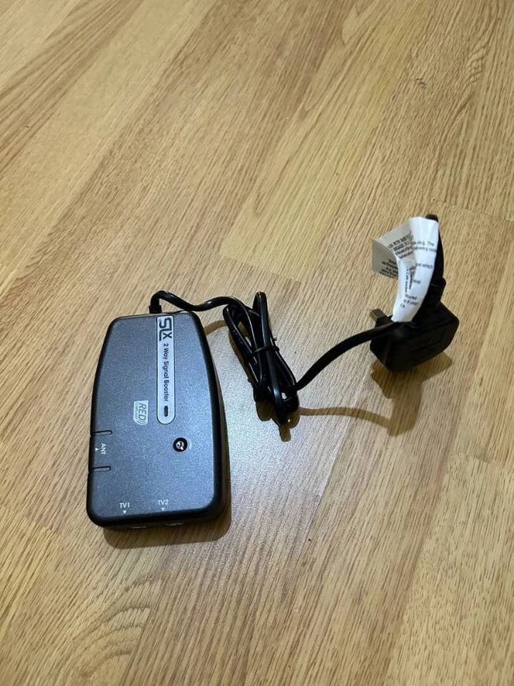 SLx TV Signal Booster Aerial Amplifier, 2 Way Signal Distribution Amplifier with - Image 2 of 3