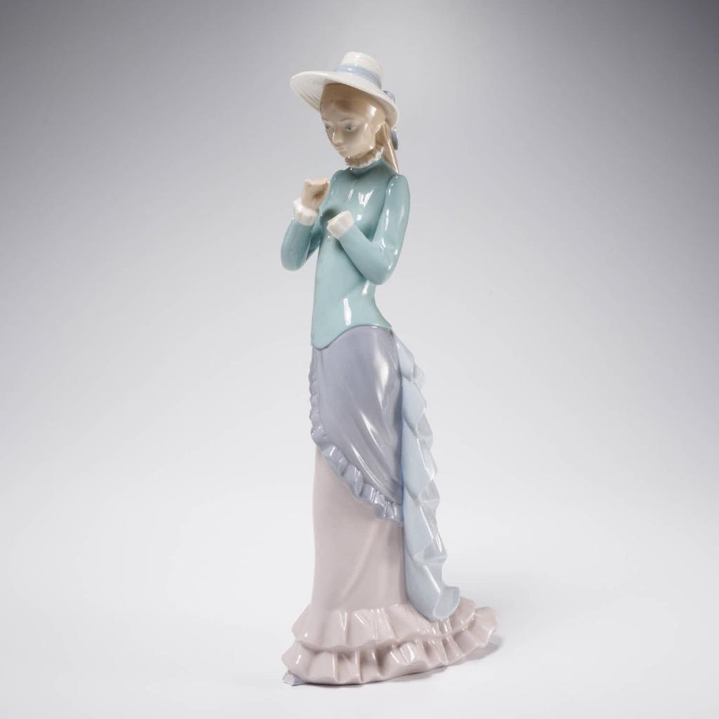 Lladro Girl Reading Book Blue White Porcelain Figurine 5000