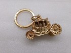 Buckingham Palace Carriage Keychain 3D Detailed Embossed Gold Tone Key Ring — photo 1