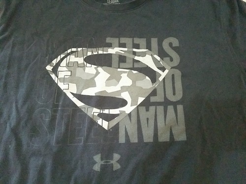 Mens Medium Under Armour Heatgear Loose Fit Superman Black T Shirt - Picture 2 of 7