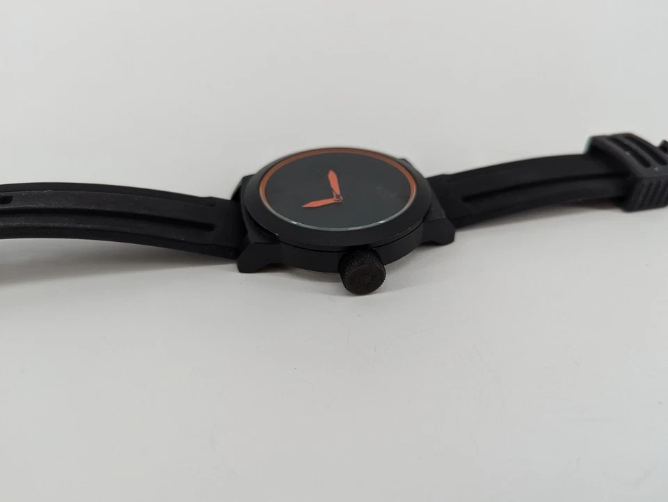 Kenneth Cole Reaction RK1236 Silicone band stainless steel watch - Image 2 of 4