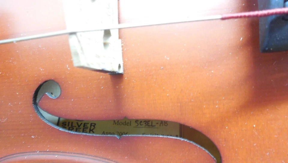 Silver Creek Model SC3EL-AB 4/4 Full Size Electric Violin with Case - Anno 2006 - Image 4 of 4