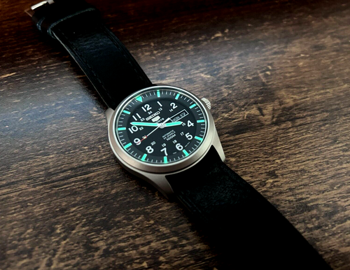 Seiko 5 SNZG15K1 reloj para hombres automático esfera negra nuevo y embalaje original - Imagen 8 de 10