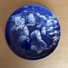 Kaiser 1974 Collector Plate  Christmas Carolers  Fifth Issue ￼West Germany
