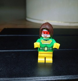 ​LEGO Marvel Super Heroes X-Men Rogue Minifigure - Set 76022 sh103
