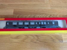 Hornby OO Gauge Royal household Couchette MK2 split  R4197 The Royal Train  Pack