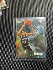 Tim Duncan Rookie Cards and Autograph Memorabilia Guide  24