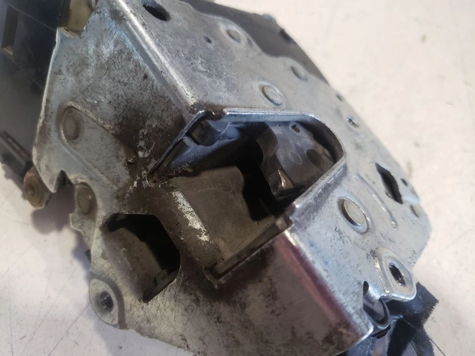 Actuador puerta delantera derecha - BMW 328I E36 1998 convertible - OEM 40620821 Foto 4 de 4