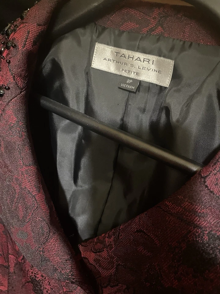 TAHARI ASLSkirt Suit 2P Black Lace Covered Burgundy Embellished Collar. - Image 4 of 4