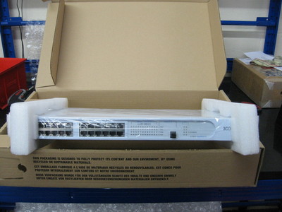 3Com 3300SM 24 Port Switch Model No. 3C16987A 3Com Refurb.