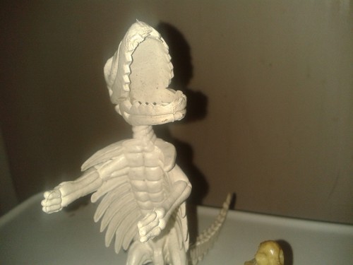 3 dinosaur skeletons toys. 1 rubber, 2 plastic. (A24) - Picture 2 of 9