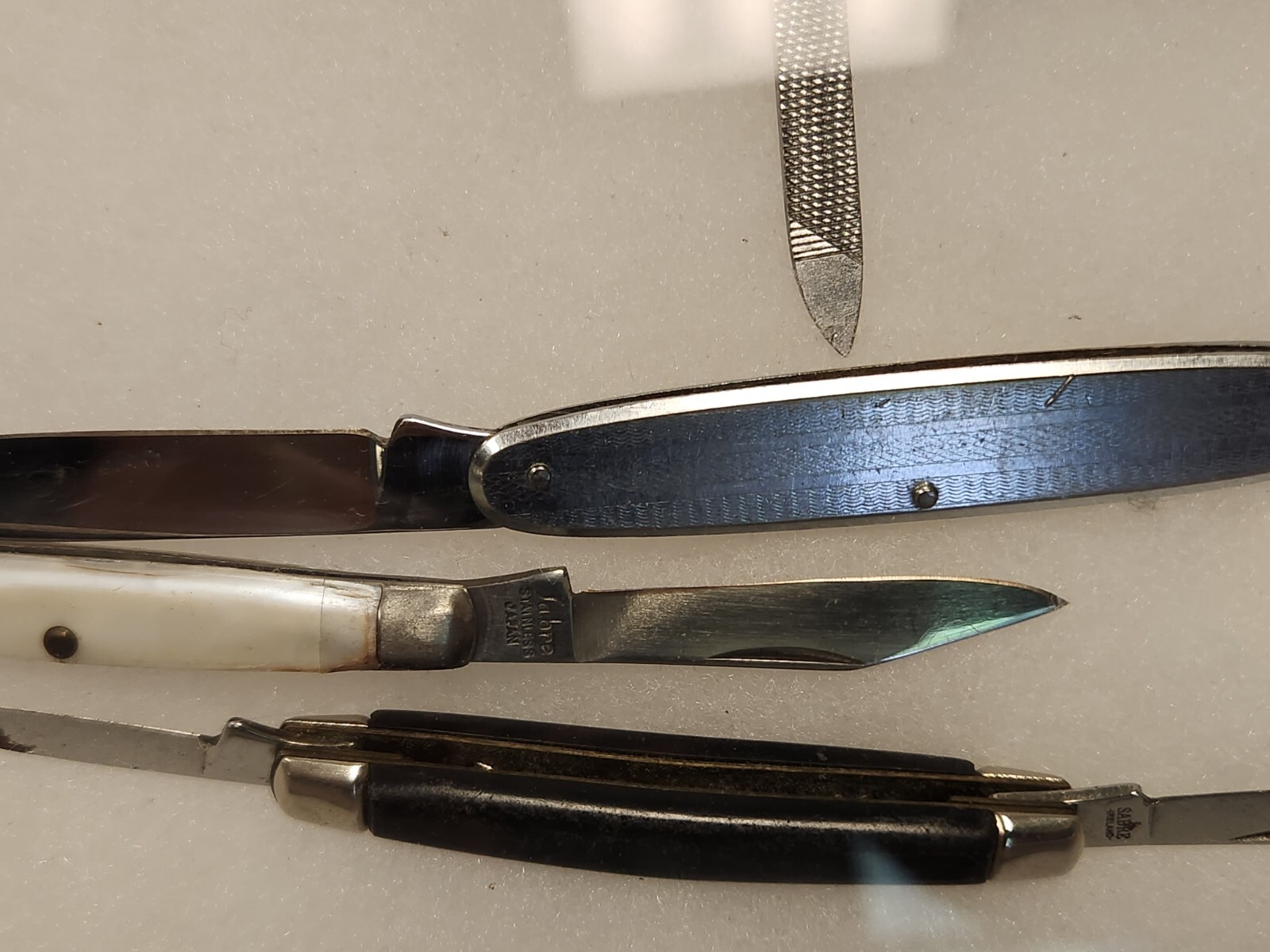 pocket knife collection 13 Knives in a framed box .99 start no