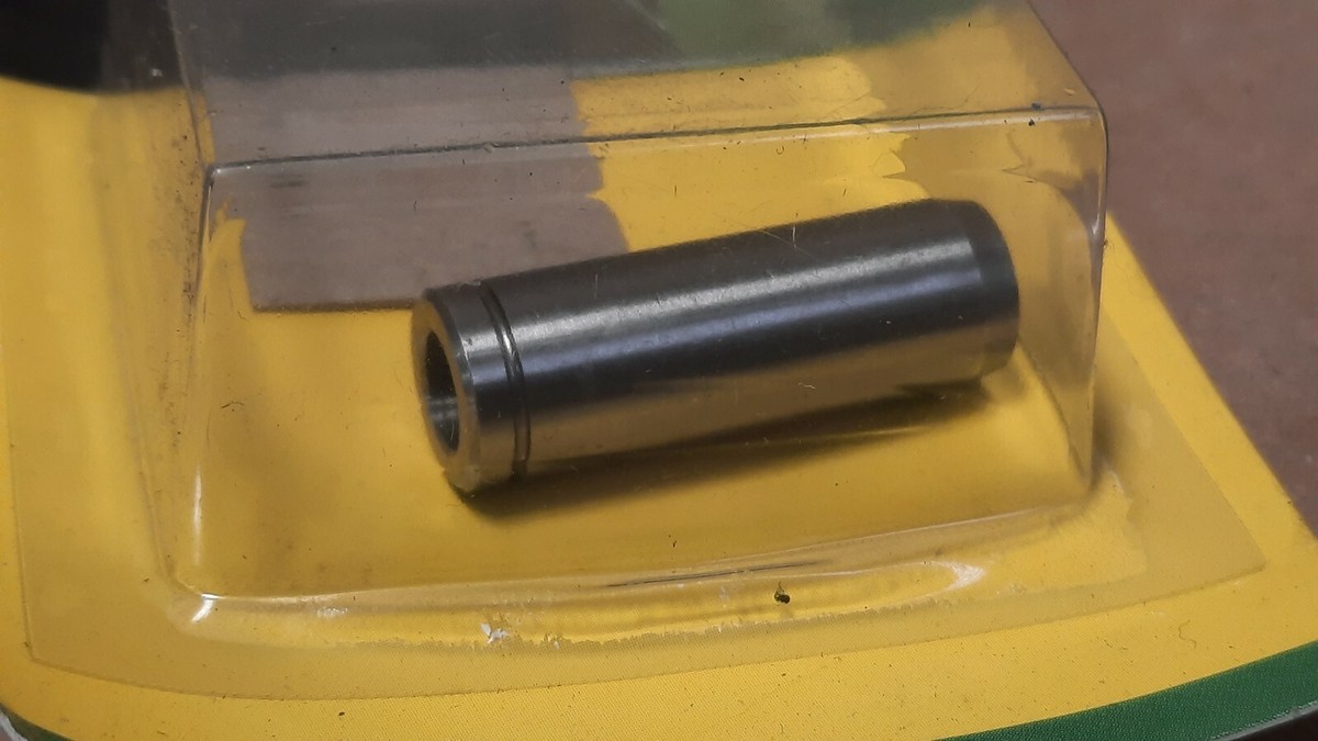 JOHN DEERE #M87863 VALVE GUIDE J241 | eBay