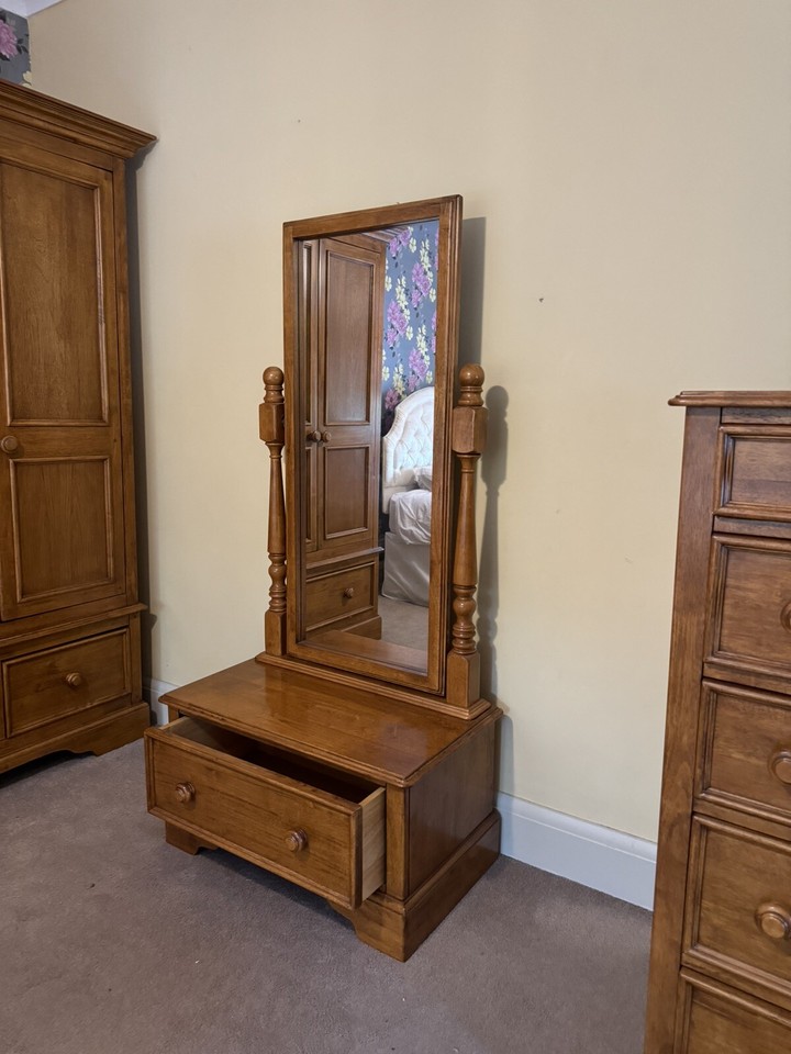 Willis And Gambier Bedroom Suite Furniture Set , Delivery And Rebuild