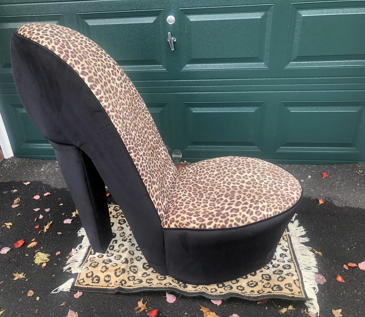 My high heel shoe chair got a new look...yes u can paint upholstery !!!! | High  heel shoe chair, Shoe chair, High heel chair