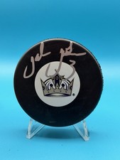Jack Johnson/la Kings Signed Hockey Puck￼