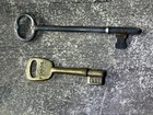 Vintage FOSSIL 1954 & a Skeleton Key Bag Tag Fob Bag Charm BagTag Purse Charm  — photo 2