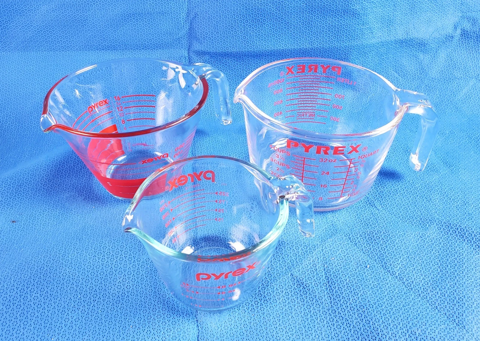 Vintage 3-Piece Pyrex Clear Glass Measuring Cup Set 1 Cup, 2 Cup & 4 Cup Red