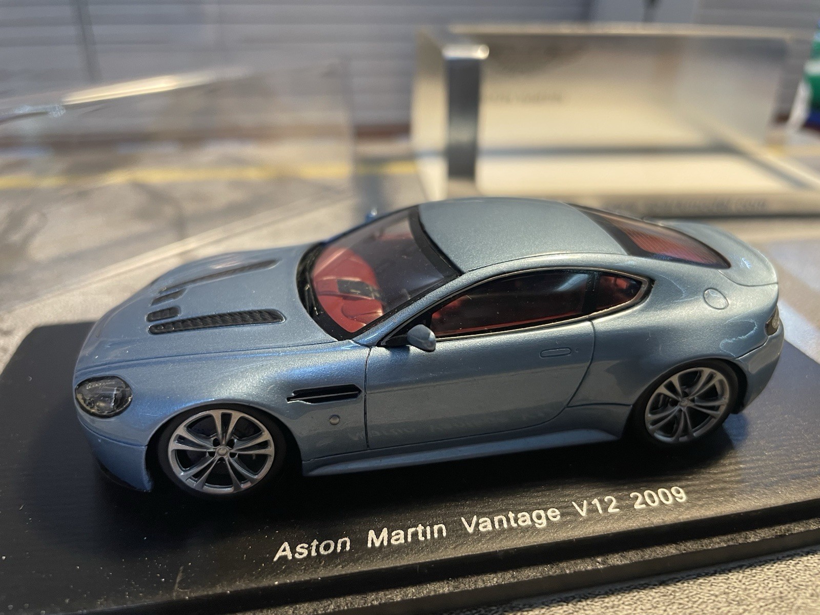 Spark Aston Martin Vantage V12 2009 1:43 S2164