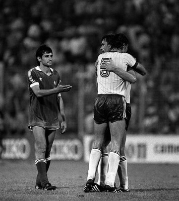 1982 World Cup Poland 3 v France 2 Poland's Pawel Janas and Wladys- Old Photo