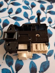 HOTPOINT/INDESIT WASCHMASCHINENTÜRSCHLOSS-BAUGRUPPE, KLICKEN/KLICKEN, PASST 100ER MODELLEN.