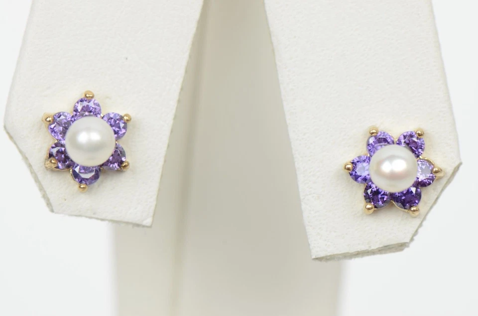 Aretes de oro amarillo o blanco de 14k flor circonita cúbica perla blanca con parte posterior atornillada Foto 2 de 4