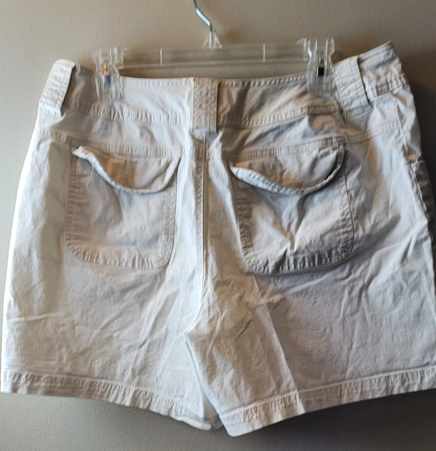 ST John's Bay Stretch Off White High Rise Cargo Style Shorts WMNS SZ 14W - Image 2 of 4