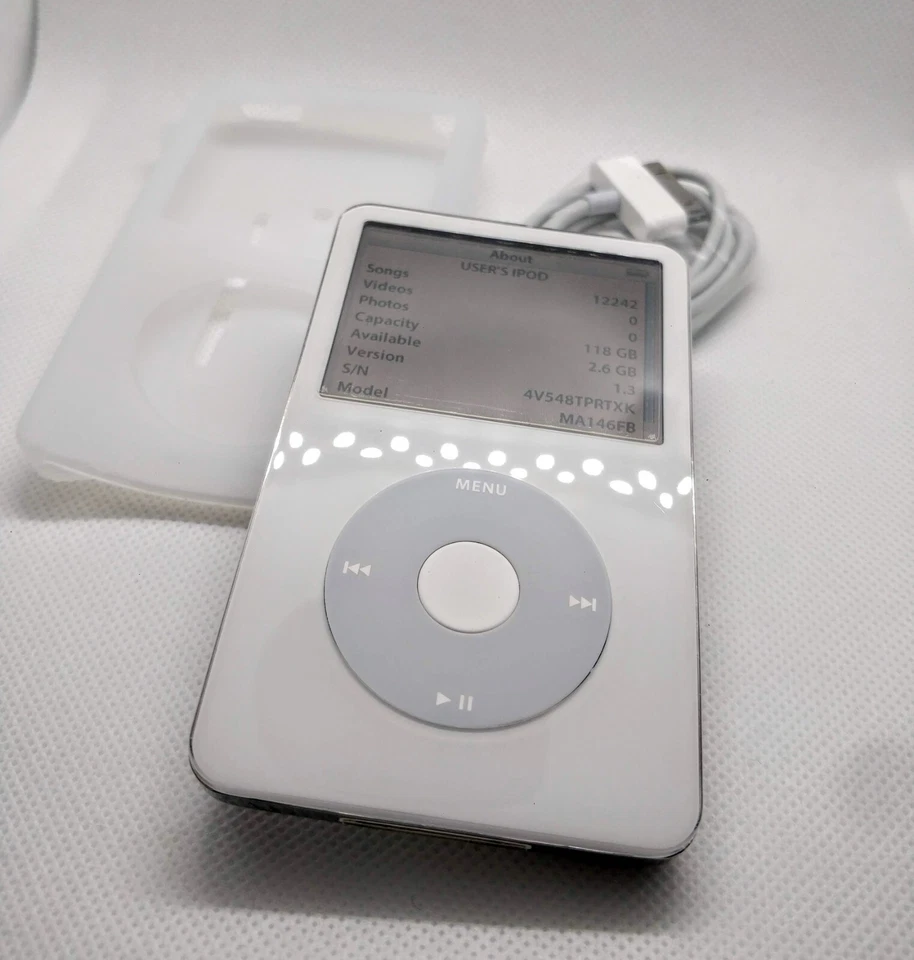 Apple iPod Classic - 5th gen, white (refurb, 3000mah battery, Wolfson DAC) - Image 2 of 4