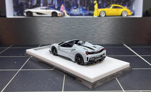 Coche de resina 1:64 modelo Ferrari 488 pista gris - Imagen 3 de 3