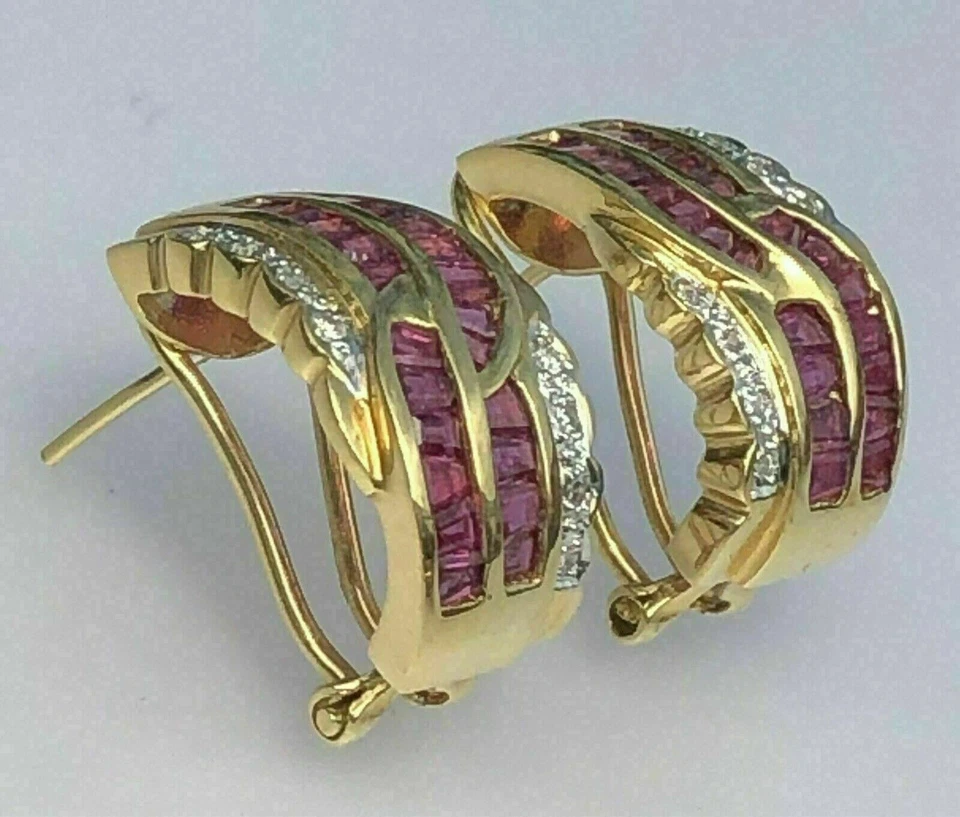 Pendientes de aro para mujer de rubí rojo simulado corte baguette de 3 quilates enchapados en oro amarillo de 14 k Foto 3 de 3