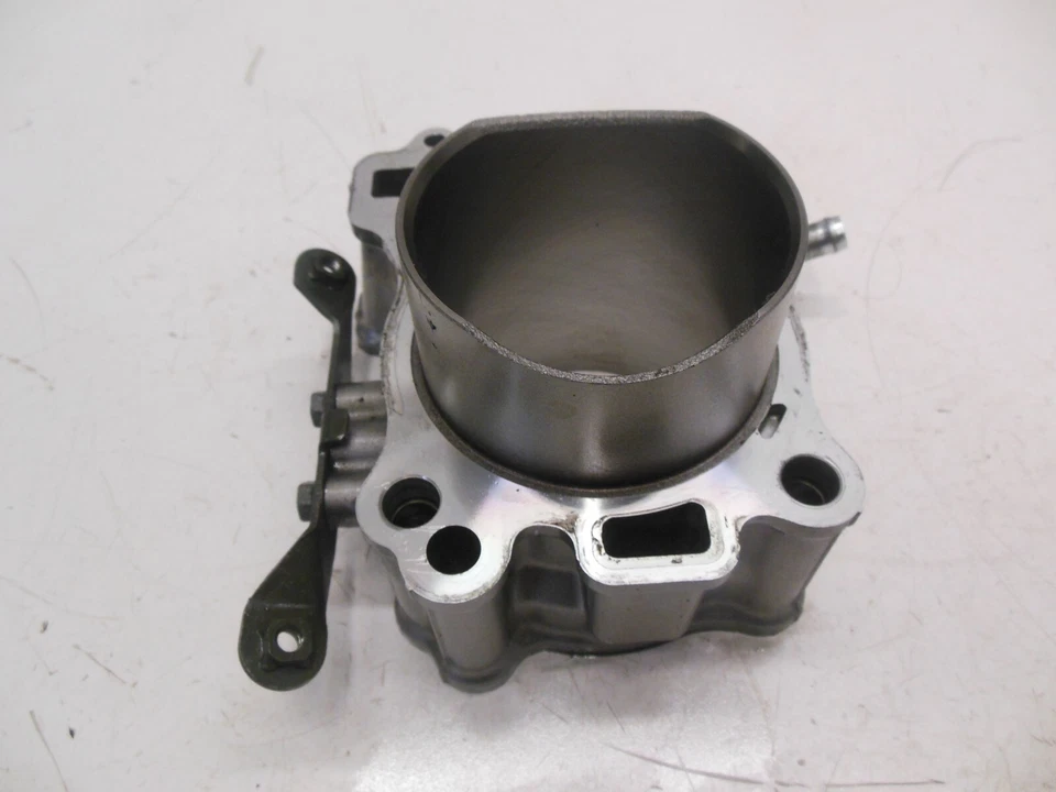 EE16 Suzuki SV 650 S 2007 FR Cylinder w Piston Good 11210-20F30-0F0 - Image 4 of 4