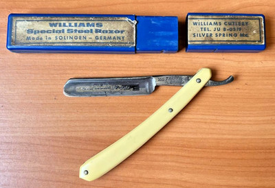 RARE VINTAGE ''WILLIAMS'' STRAIGHT RAZOR WITH BOX SOLINGEN Germany Engraving