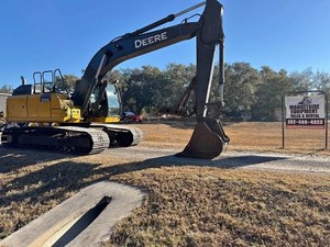 JOHN DEERE 210G LC EXCAVATOR - 21 TON - CAB MACHINE!