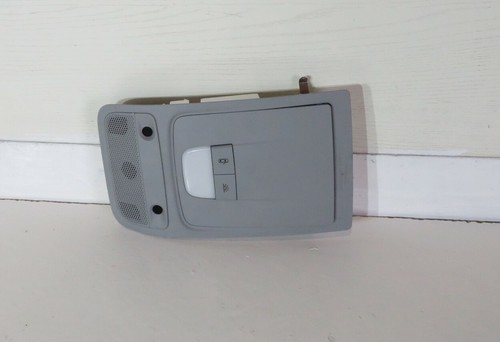 LUZ DE LECTURA TECHO INTERIOR AUDI A1 SE 2011 TDI P/N: 8X0951177 - Imagen 2 de 4