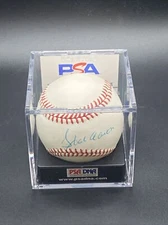 Hank Aaron Autographed Baseball - White ONL Baseball - PSA/DNA Auth. - Lot #4119