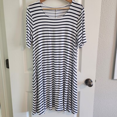 Soho New York & Company White & Navy Striped T-Shirt Dress with Pockets. Medium.