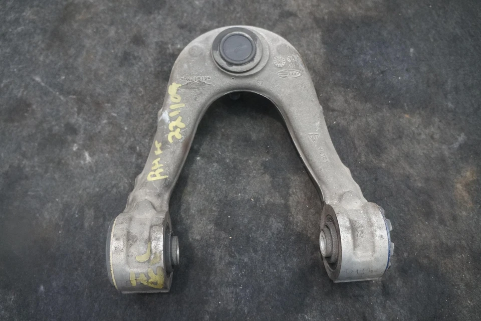 Brazo de control superior delantero derecho 6G33-3084-AB OEM Aston Martin V8 Vantage 2006 Foto 4 de 4