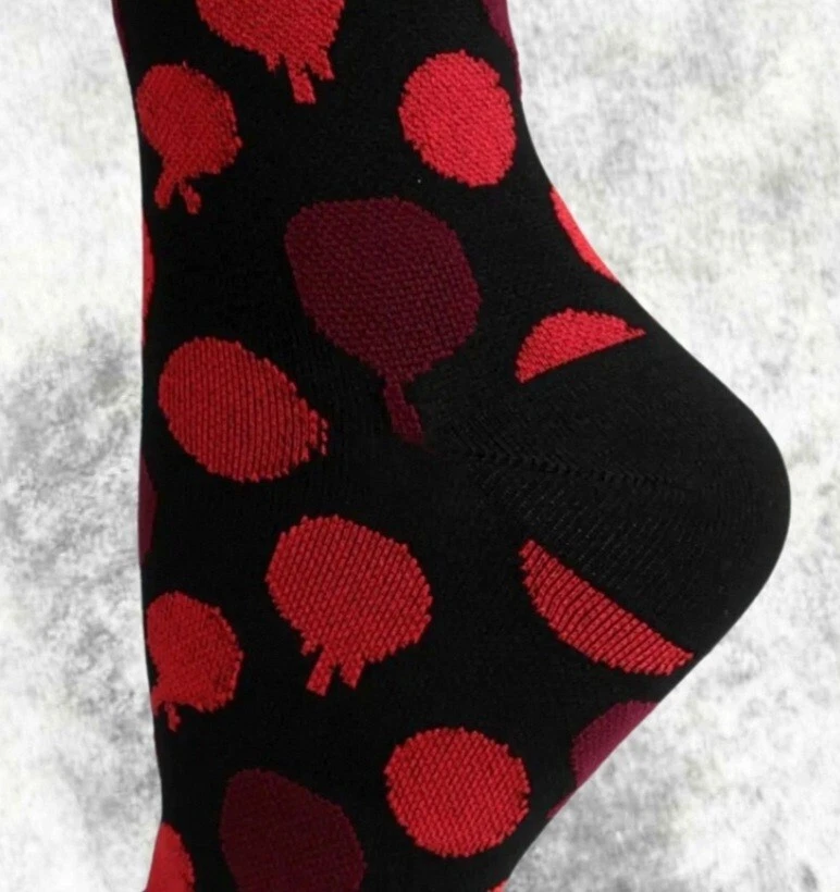 Nuevos 2 pares de calcetines deportivos de compresión de manchas de sangre góticos talla UK 6 - 11 EU 39 - 43 Foto 3 de 4