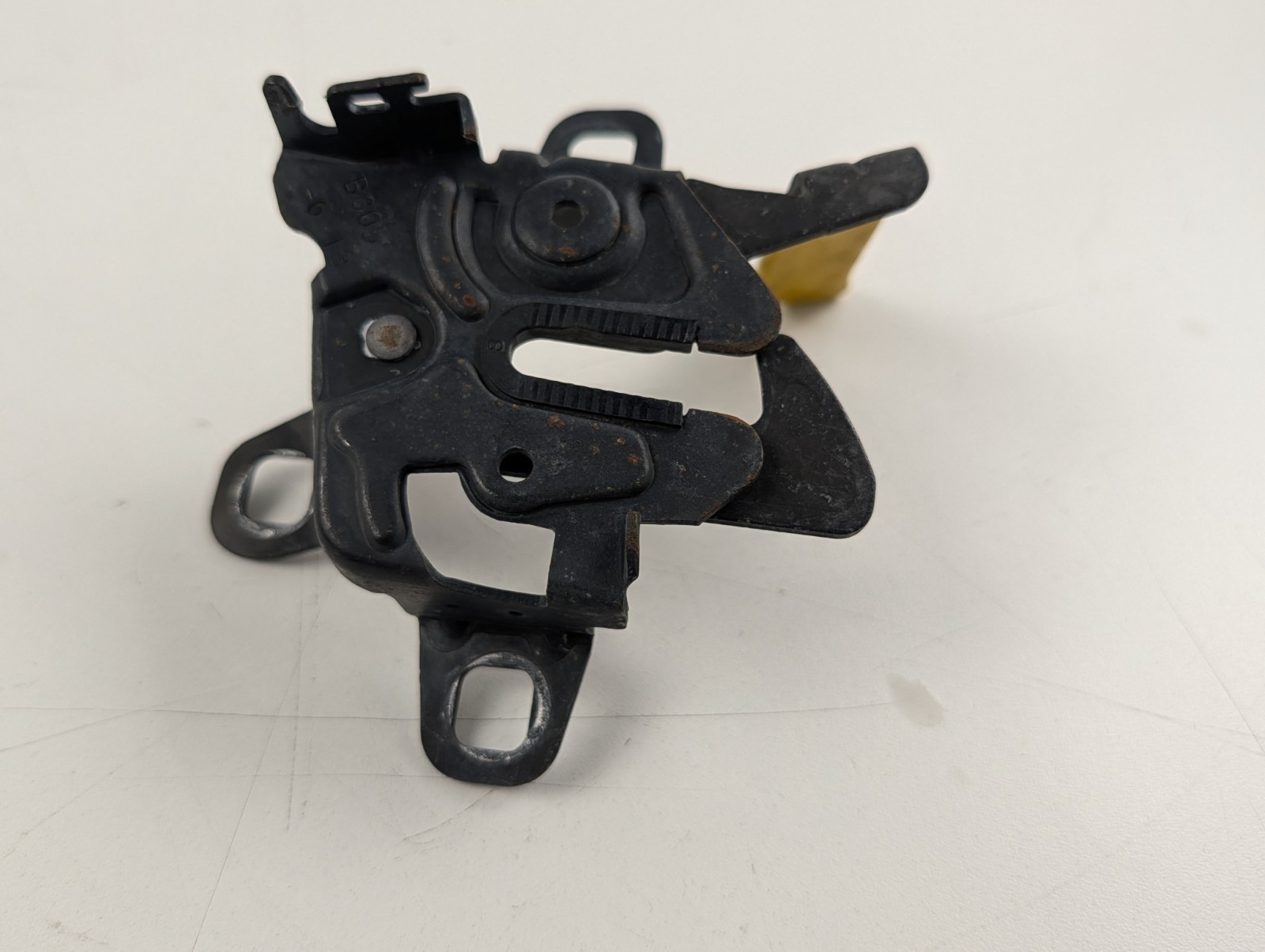Maserati Ghibli 2014-2016 Front Right Engine lid release lever