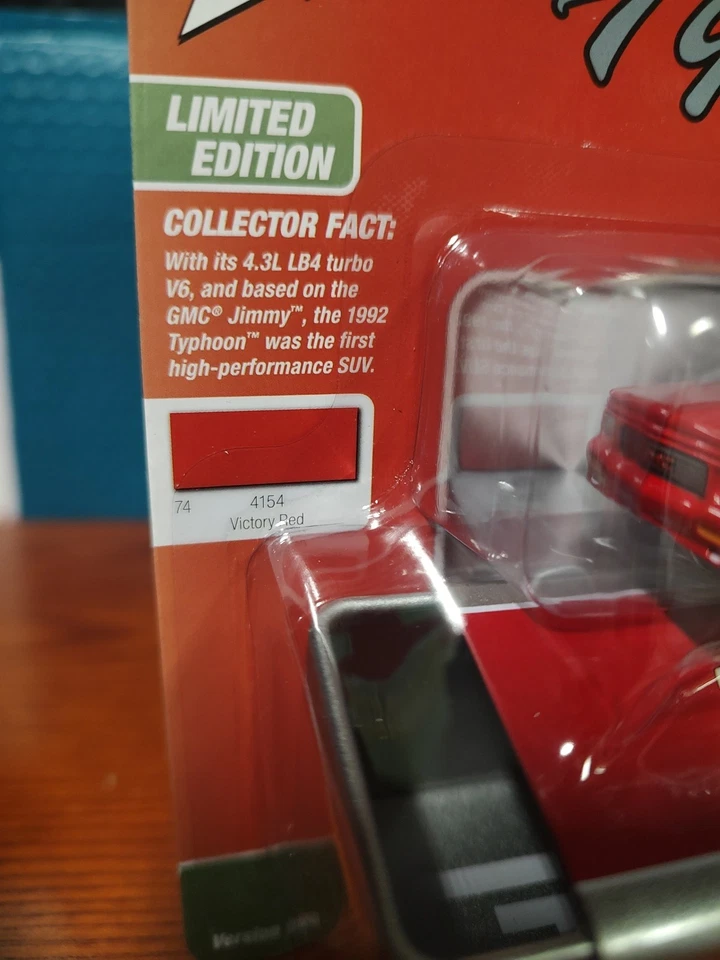 Lata de almacenamiento de coleccionista Johnny Lightning 1992 GMC Typhoon rojo versión A 🆕 Foto 3 de 4