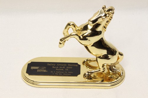 NORFOLK SOUTHERN RAILROAD HORSE STATUE SAFETY AWARDS MEETING 2000 NORFOLK, VA
