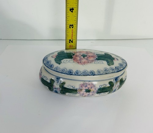 Vintage Chinese Hand Painted Pink Lotus Flower Porcelain Oval Trinket Box - Picture 6 of 7