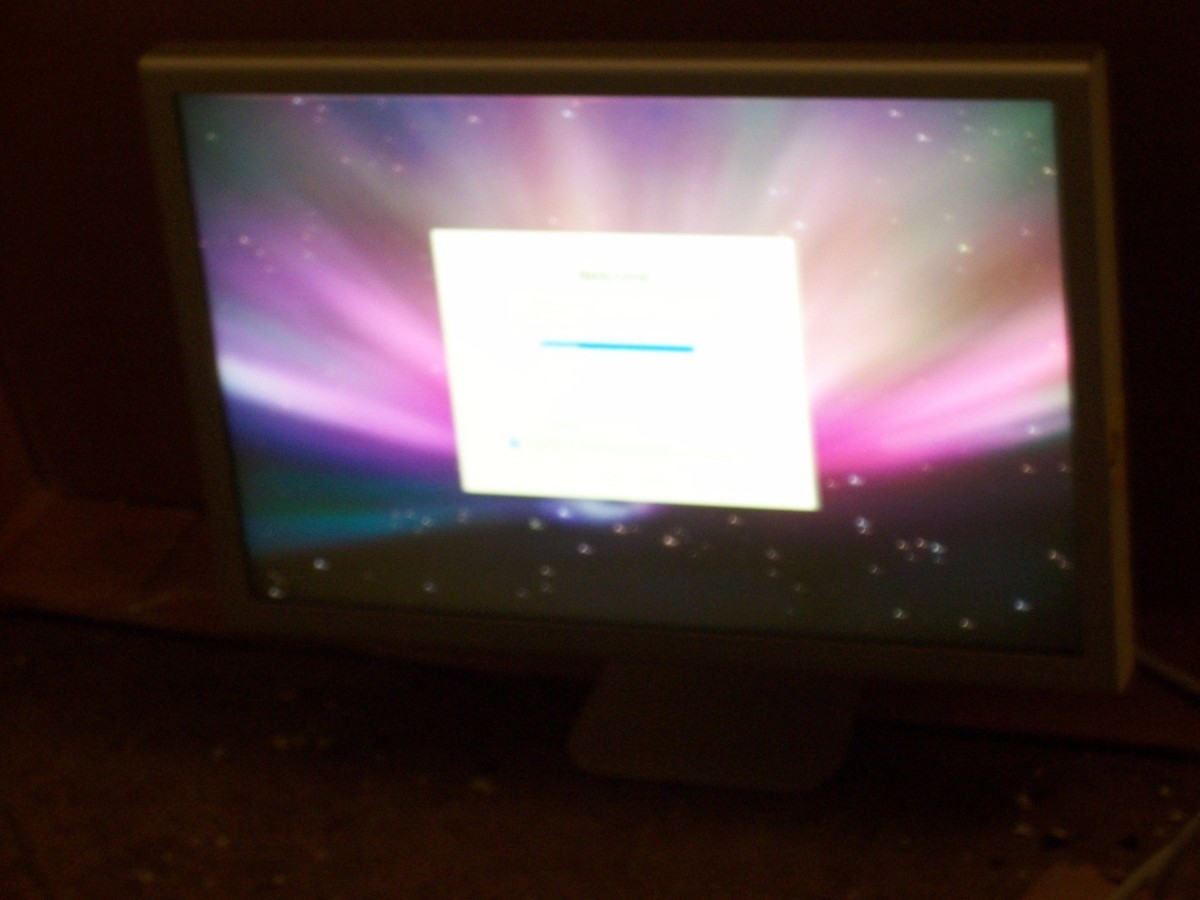 Apple Cinema A1082 23